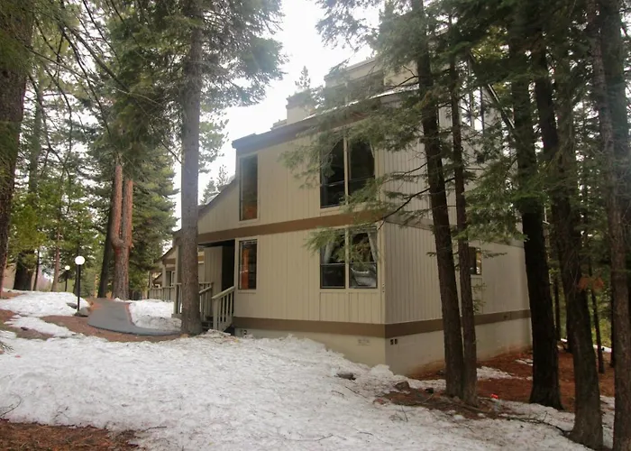 Woodsy Retreat Near Northstar & Lake