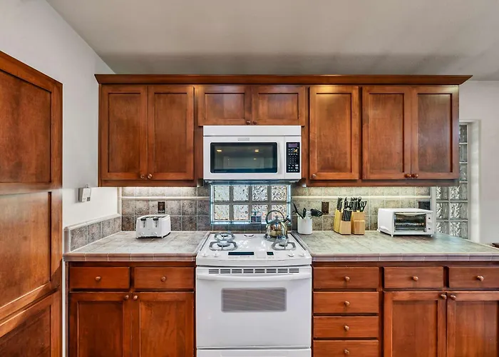 Bright 3Bdr Near Beach And Slopes